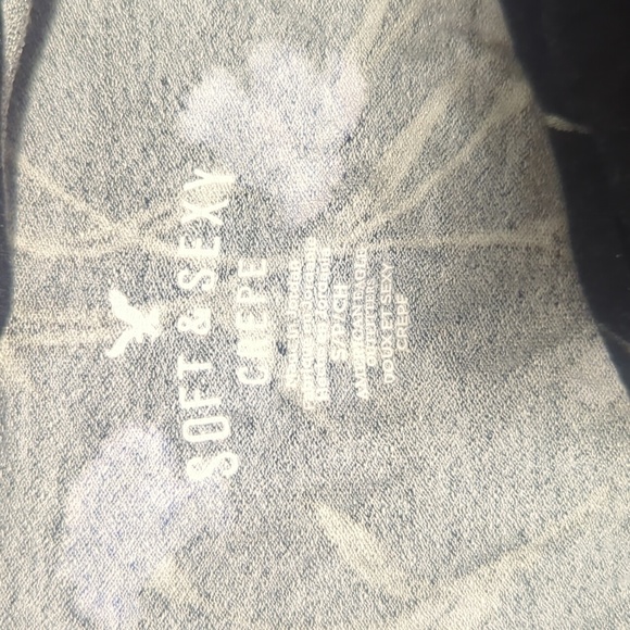 ✨50% OFF✨ American Eagle floral cold shoulder top - Picture 6 of 8